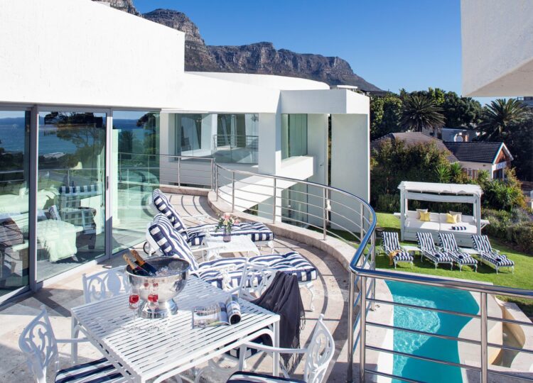 Villa Symphony Luxus Ferienvilla Camps Bay Südafrika Balkon