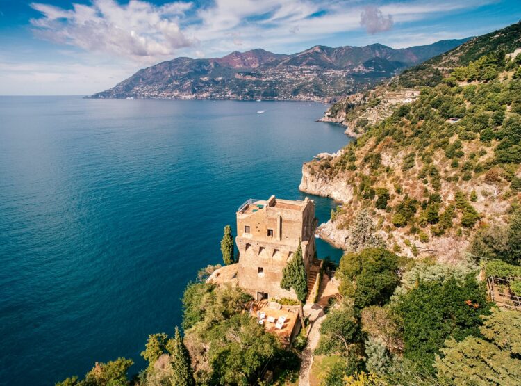 Villa Torre Maiori Luxusferienhaus Amalfiküste Italien Drohne